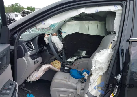 2015 Toyota Highlander Le Plus V6 из США, поврежденный, VIN 5TDBKRFH1FS217387